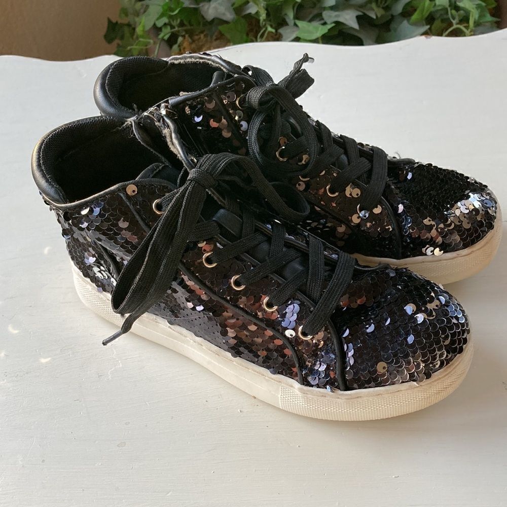 Kidpik
Black Sequin Hightop Sneakers Size 3